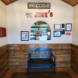 Jose's Restaurant & Grill - Walking inside