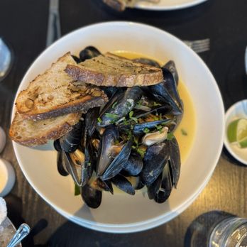 Row 34 - Seafood Near Me - Burlington, Massachusetts