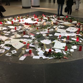 U-Bahnhof Kröpcke - Aktuelle Gedenkstätte gegen Terrorismus (21.11.15) - Metro Stations Near Me - Hanover, NI U-Bahnhof Kröpcke - Aktuelle Gedenkstätte gegen Terrorismus (21.11.15) - Metro Stations Near Me - Hanover, NI