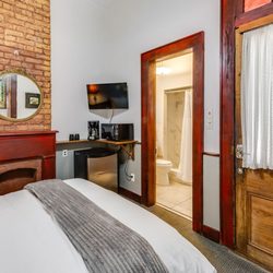 Royal Barracks Guest House - Jazzfest Room