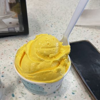 Marble Slab Creamery - Yellow marshmallow with sweet cream on the bottom - Ice Cream & Frozen Yogurt Near Me - McDonough, Georgia Marble Slab Creamery - Yellow marshmallow with sweet cream on the bottom - Ice Cream & Frozen Yogurt Near Me - McDonough, Georgia