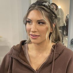 Chrome Salon NY - Professional makeup artistry
www.chromesalonny.com