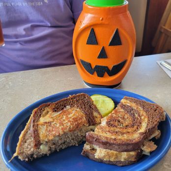 Harry's Restaurant - Diners Near Me - Westborough, Massachusetts