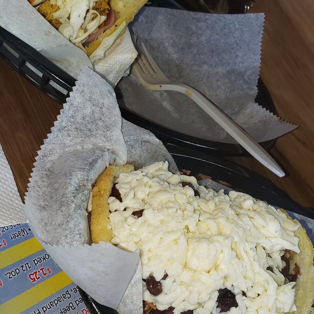 Los Chamos Arepas - Venezuelan Near Me - Carolina, Puerto Rico Los Chamos Arepas - Venezuelan Near Me - Carolina, Puerto Rico