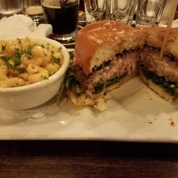 Barrelhouse 101 - Stuff burger w/ mac n cheese - American Near Me - Ventura, California