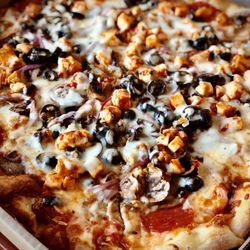 Wiseguy Pizza Pie - Wise Guy with spicy chicken.