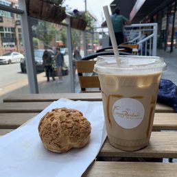 vanilla cream puff & iced caramel latte