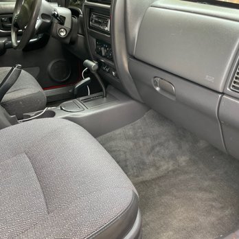 Hugo's Auto Detailing - Jeep interior after detailing - Auto Detailing Near Me