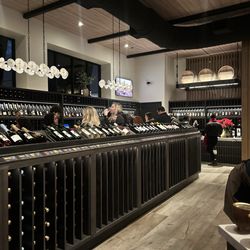 Cooper's Hawk Winery & Restaurant - Tasting room