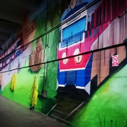 Dworzec WKD Śródmieście - Na dworcu pojawił się mural.