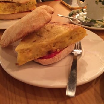 El Bistró del Teatro - The tortilla con patatas. Bread was very fresh - Breakfast & Brunch Near Me - Madrid, M
