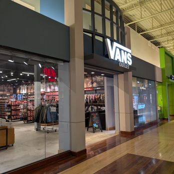 Vans Outlet - Storefront - Shoe Stores Near Me - Vaughan, Ontario