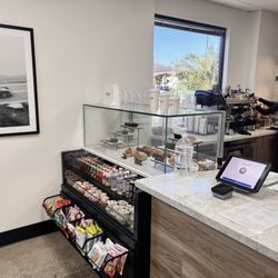 Leovici - Front counter - yummy baked goods