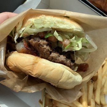 Buffalo Wild Wings - 2nd avocado burger with no avocado! - Sports Bars Near Me - SEDALIA, Missouri