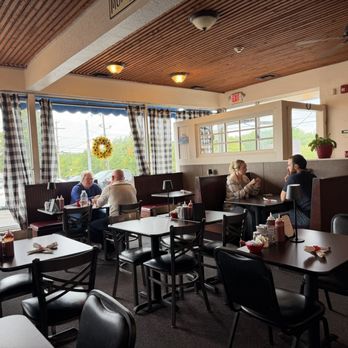 The Red Cabin - Dining area - Breakfast & Brunch Near Me - South Windsor, Connecticut The Red Cabin - Dining area - Breakfast & Brunch Near Me - South Windsor, Connecticut