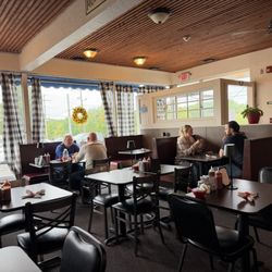 The Red Cabin - Dining area