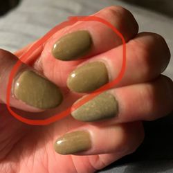 LV Nails & Spa - More crackles