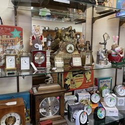 Ye Olde Clock Shoppe - Photo July 2022! Still cool!