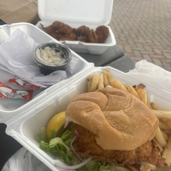 J & M's Dockside - Wraps Near Me - Clinton, Connecticut