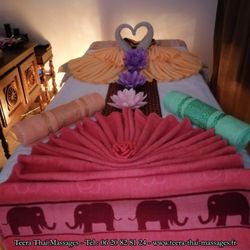 Teera Thaï Massages - Une présentation de la table.