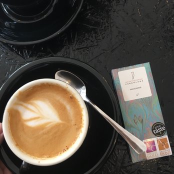 Hałas Coffee Roasters - This handmade chocolate is amazing - Coffee Roasteries Near Me - Warsaw, MZ Hałas Coffee Roasters - This handmade chocolate is amazing - Coffee Roasteries Near Me - Warsaw, MZ