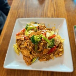 Ban Mai Thai - Drunken Noodles with Tofu