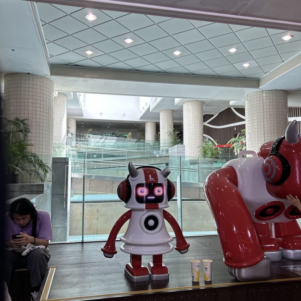 TOP 10 BEST Shopping near Guanqian Rd 18, 黎明里100, Taiwan - Updated 2025 -  Yelp