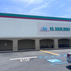 El Molino Supermarket - Outside of El Molino
