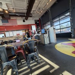 Joella’s Hot Chicken - Clarksville - Interior of the restaurant with plenty of seating