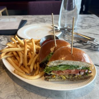 Earls Kitchen + Bar - Garden Burger - vegetarian - New American Near Me - Orlando, Florida