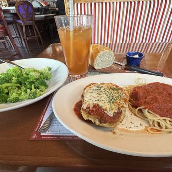 The Old Spaghetti Factory - Chicken Parmigiana and Broccoli (plain) - Italian Near Me - Tacoma, Washington