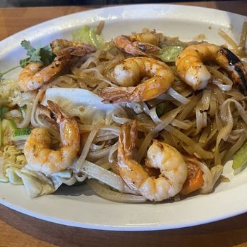 Basil Leaf Vietnamese Restaurant - Shrimp and rice noodles - Vietnamese Near Me - Albuquerque, New Mexico