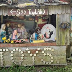 Apple Valley Hillbilly Garden and Toyland - A representation of the comercialization of Christmas. Including The King is born (Elvis)