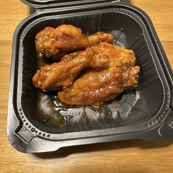 Duff's Famous Wings - 5 Wings - American Near Me - Amherst, New York Duff's Famous Wings - 5 Wings - American Near Me - Amherst, New York