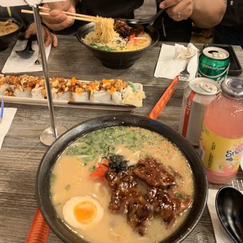 Hyshinu - Beef ramen tonkotsu, hyshinu roll - Ramen Near Me - El Cajon, California