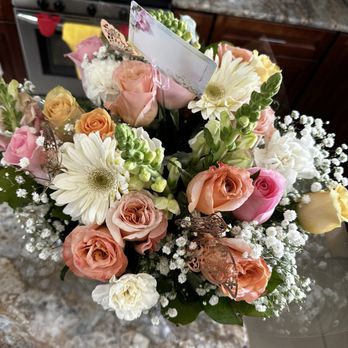 Dahlias Flowers - Flowers for moms birthday - Florists Near Me - Garden Grove, California Dahlias Flowers - Flowers for moms birthday - Florists Near Me - Garden Grove, California