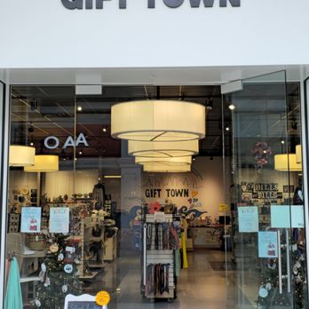 Gift Town - Store Front - Gift Shops Near Me - Niagara Falls, New York