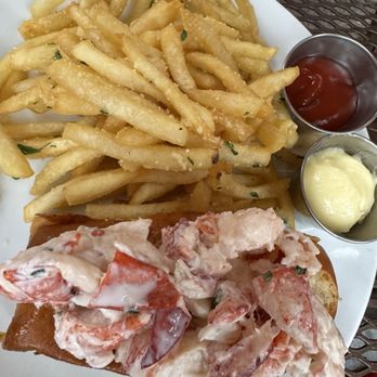 Stephanie's On Newbury - American Near Me - Boston, Massachusetts