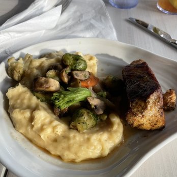 Wicked Tuna - Catch of the Mahi-Mahi w/garlic mashed potatoes and seasoned Vegetables - New American Near Me - Myrtle Beach, South Carolina