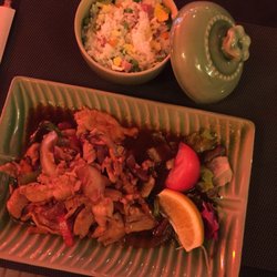 Thai Royal Orchid - Pardon pour la pénombre ! Il s'agit d'un poulet aux amandes et un bol de riz cantonais