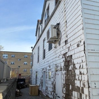 Jacobs 1 Construction - House before project - Siding Near Me