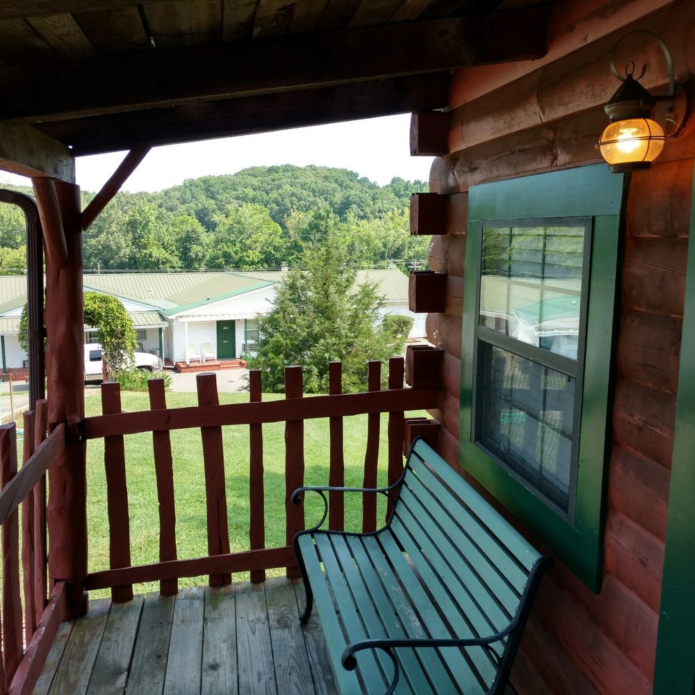 Dover Inn Motel & Cabins - Porch. - Hotels Near Me - Dover, Tennessee