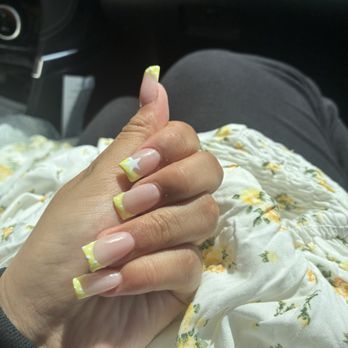 Lilah's Nail Lounge - Nail Salons Near Me - Beaumont, California