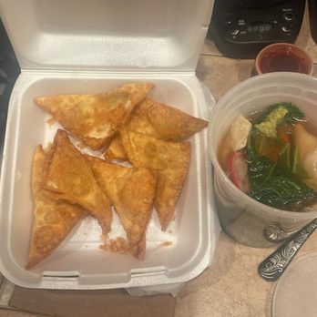 China King Buffet - Wonton, soup, crab Ragoon and orange chicken allegedly - Chinese Near Me - Fernley, Nevada