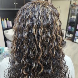 Lavish Salon