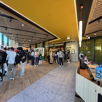 McDonald's - Inside - Fast Food Near Me - Marne La Vallée, 77