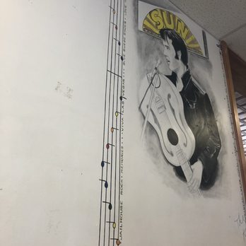 Tom's Diner - Elvis mural - Diners Near Me - Lockport, New York