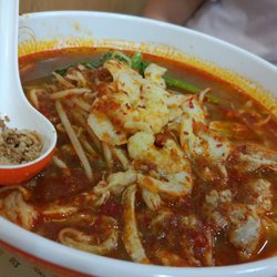 蝦麵店 - Prawn mee with normal spiciness, prawns, and shredded chicken