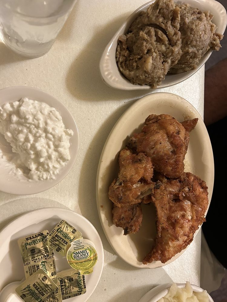 Iva's Chicken Dinners Logo