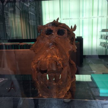 Patrick Roger - Ape sculpture made of chocolate - Chocolatiers & Shops Near Me - Paris, 75